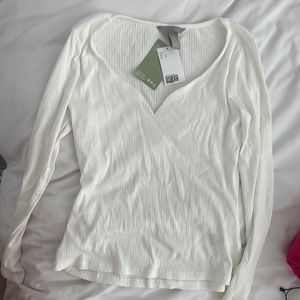 BNWT H&M long sleeve shirt in an off white never worn size small